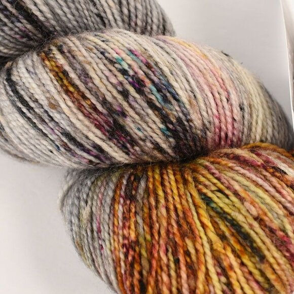 Olann Donegal Sock Yarn Superwash Merino Donegal Nep Blend Hand Dyed Maolog - Picture 2 of 3